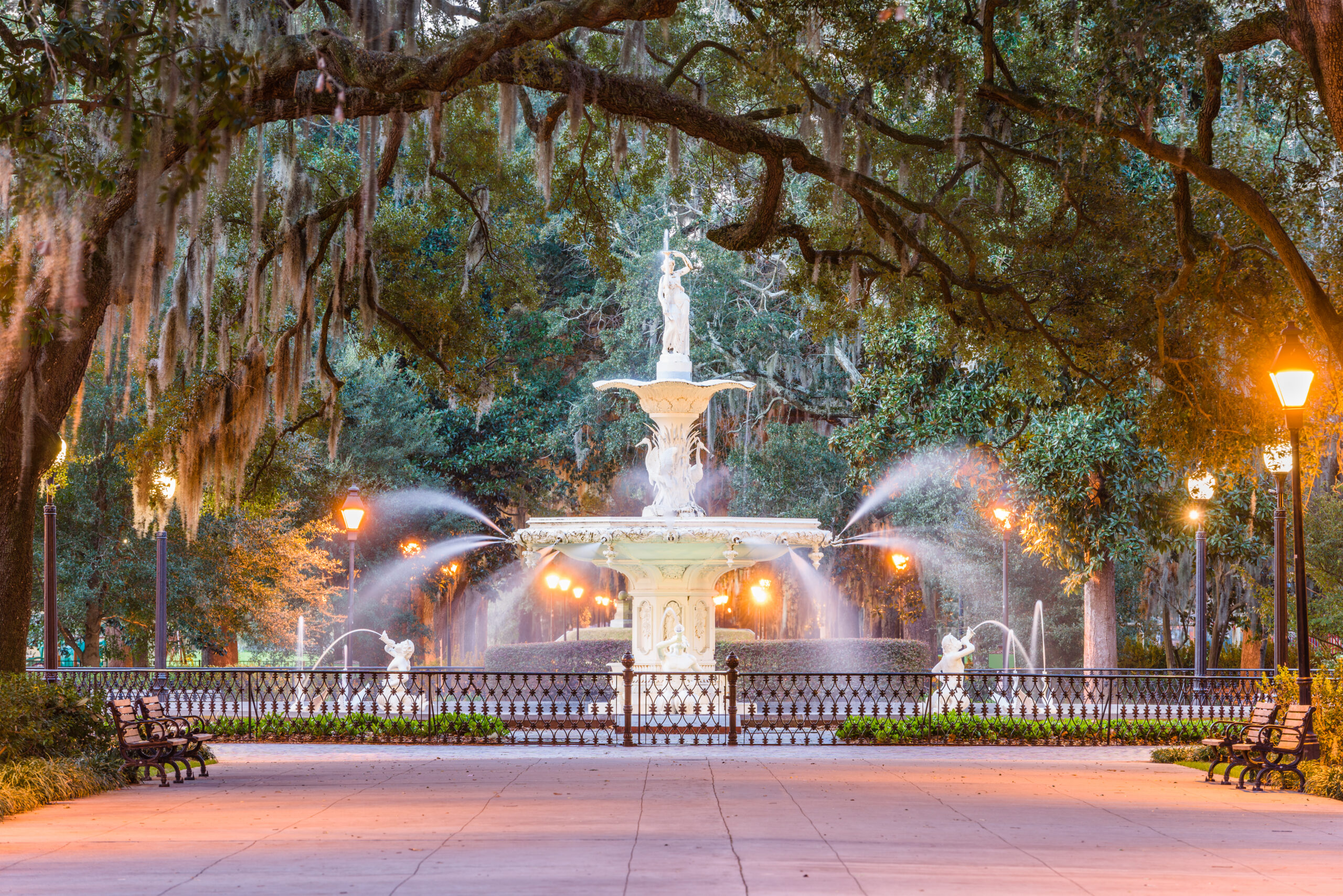 Forsyth,Park,,Savannah,,Georgia,,Usa,Fountain,At,Dawn.